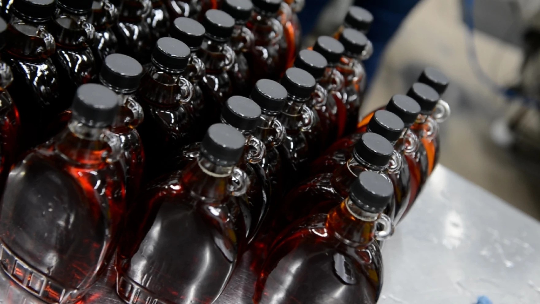 maple syrup in bottles